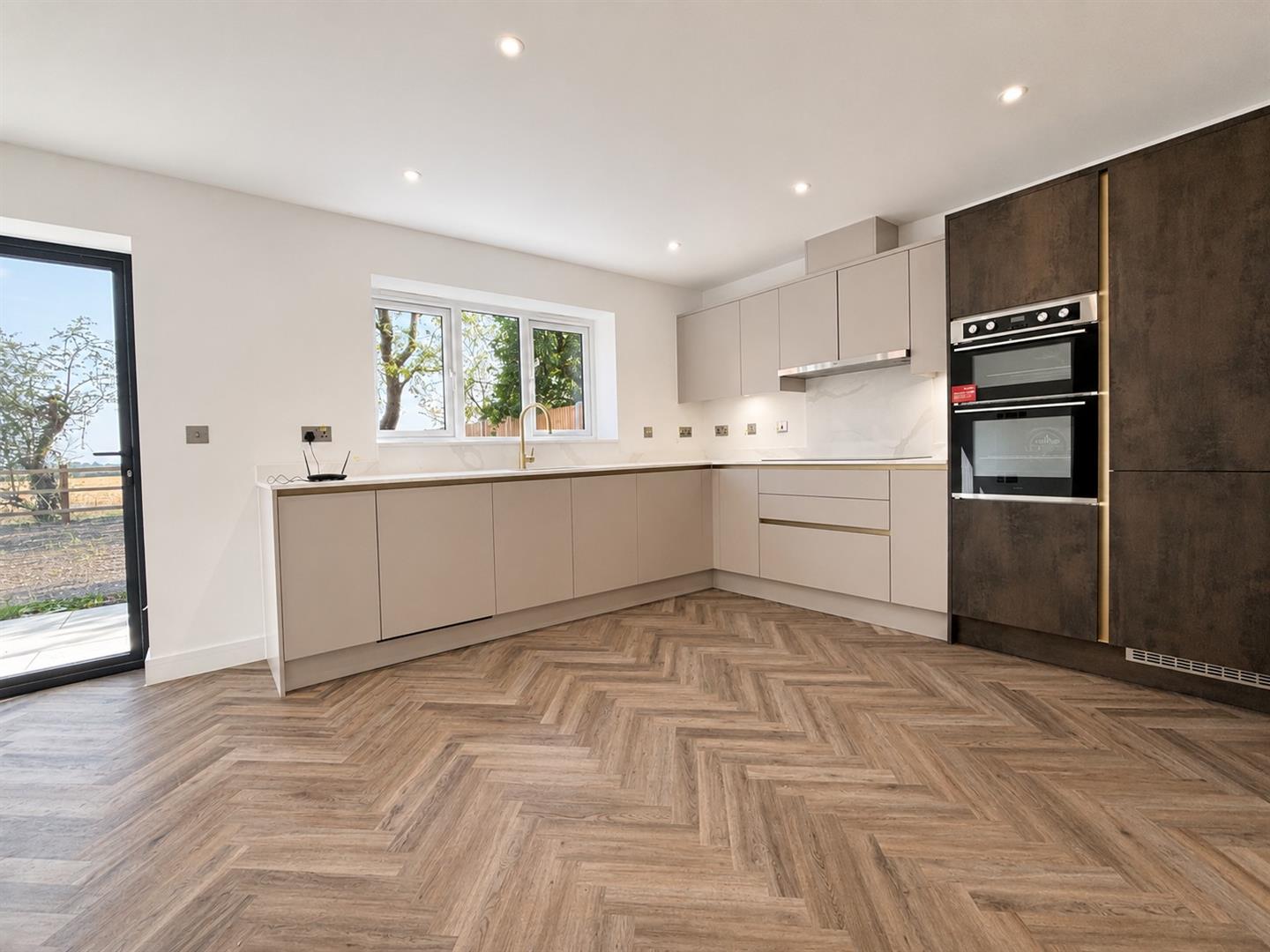 4 bed property in Highstreet, Bedford